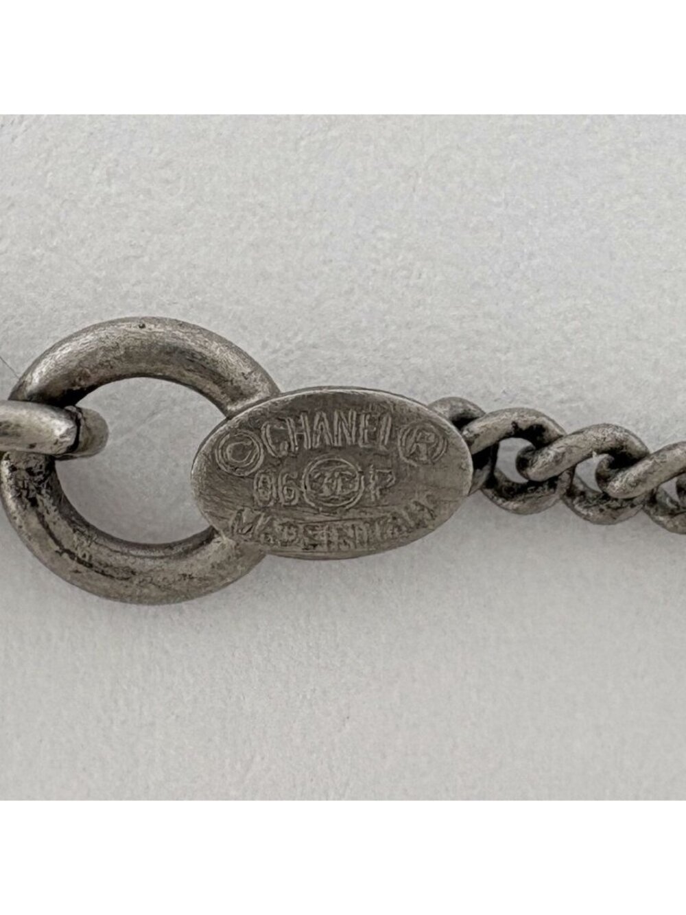 Chanel Camellia Necklace CC Logo Silver Plated - Picture 4 of 6
